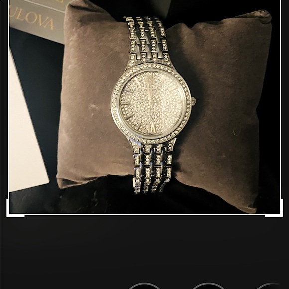 Womens Bulova jeweled watch - Picture 2 of 4